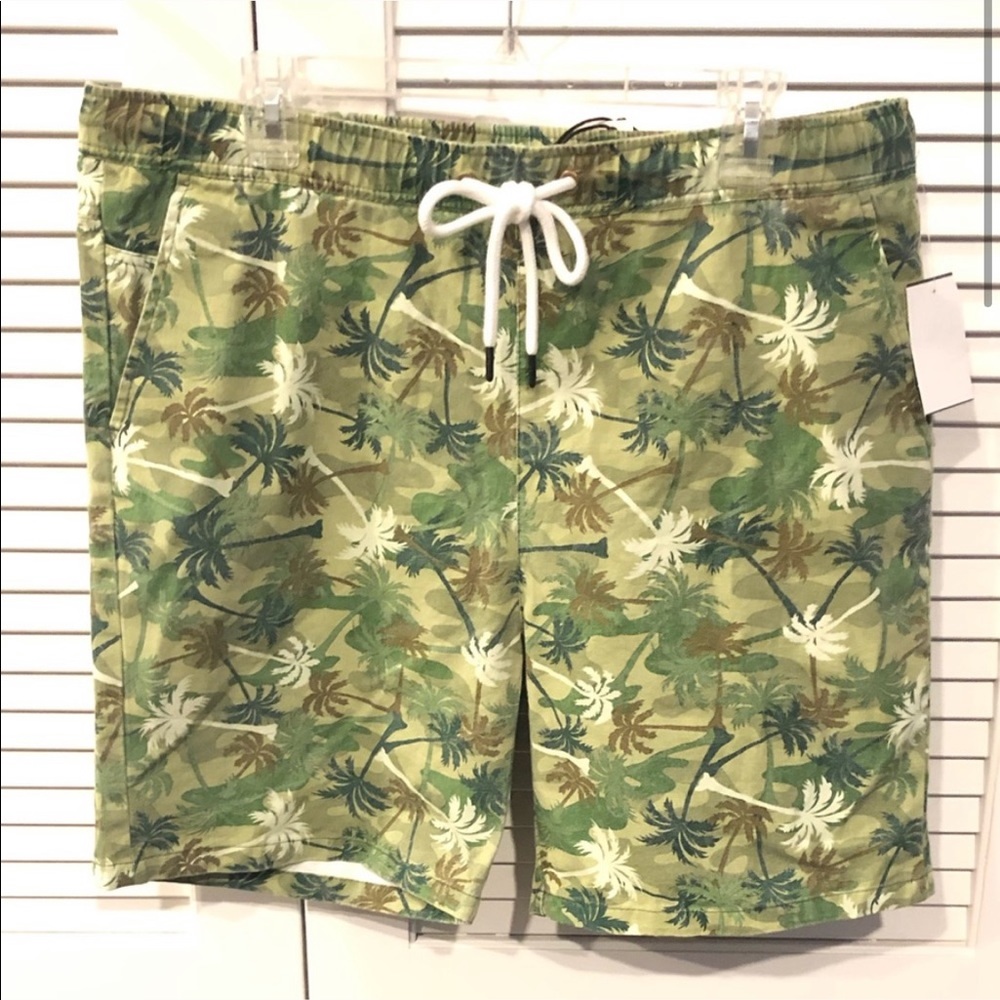 NWT men’s palm tree print shorts